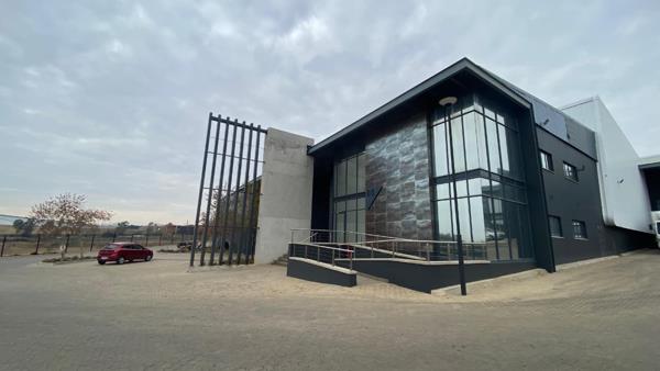 1 100  m² Industrial space