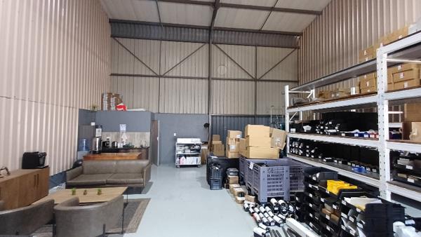 156  m² Industrial space