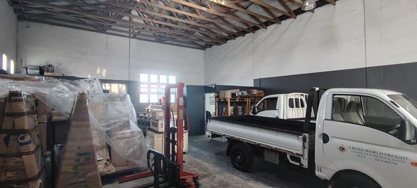 202  m² Industrial space