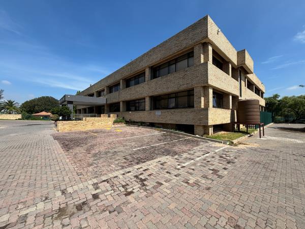 1 832 m² Office Space