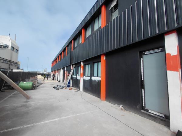 198  m² Commercial space