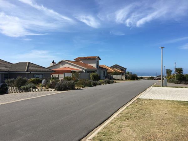 692 m² Land