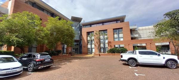 712  m² Commercial space