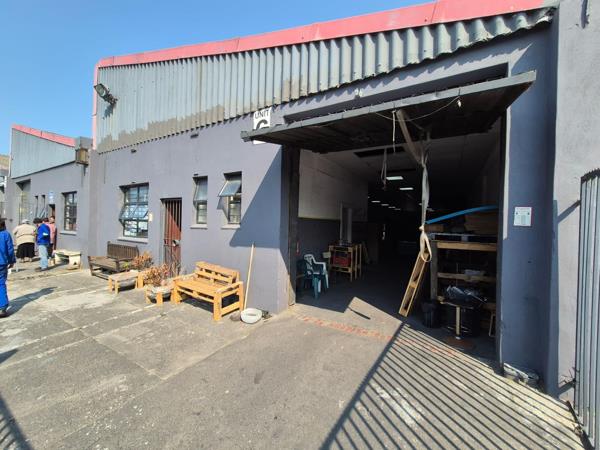 330  m² Industrial space