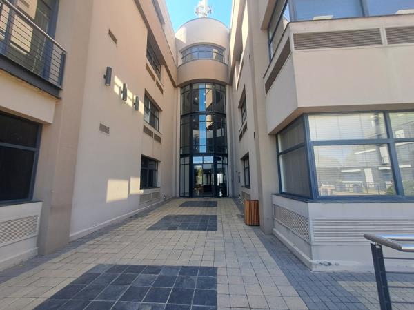 324  m² Commercial space