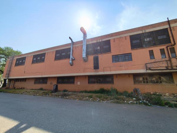 1 400  m² Industrial space