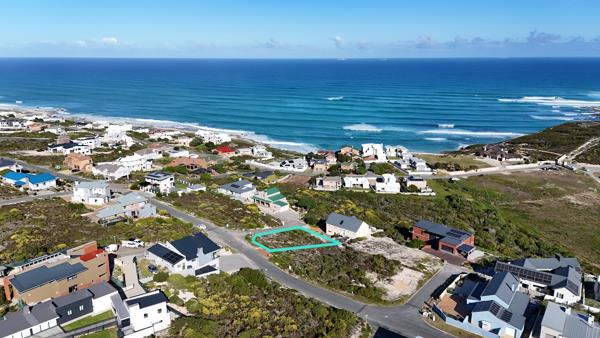 700 m² Land