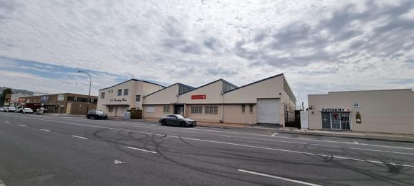 1 600  m² Industrial space