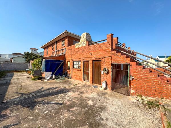 6 Bedroom House
