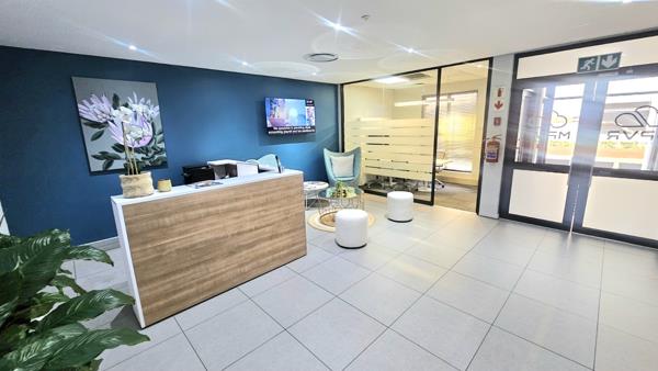 389.8  m² Office Space