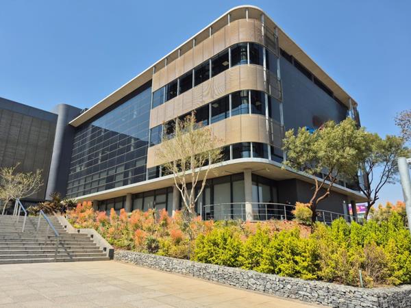 2 495  m² Commercial space