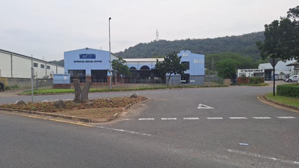 3 000  m² Industrial space