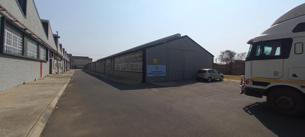 1 025  m² Industrial space