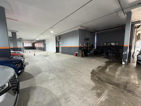 1 000  m² Commercial space