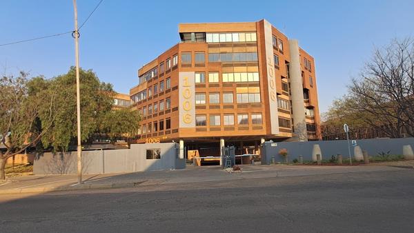 878 m² Office Space