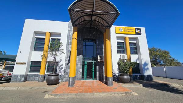 295  m² Commercial space