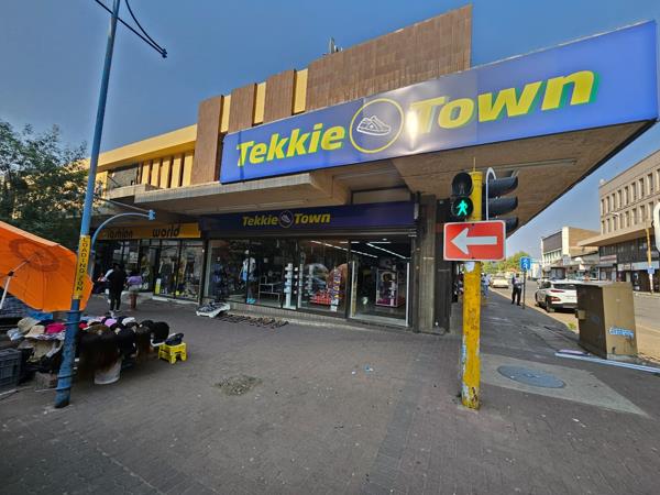 200  m² Retail Space