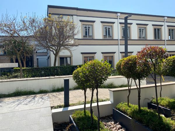 302  m² Commercial space