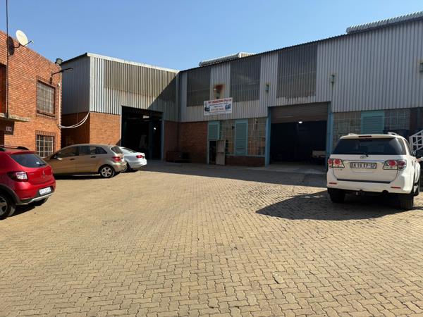 1 800  m² Industrial space