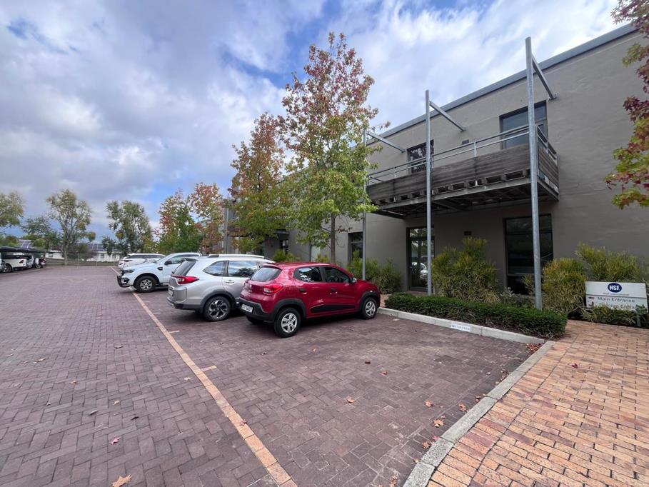 300 m² Commercial space