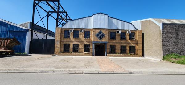 878  m² Industrial space