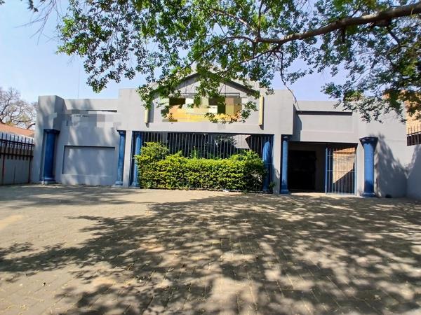 210  m² Commercial space