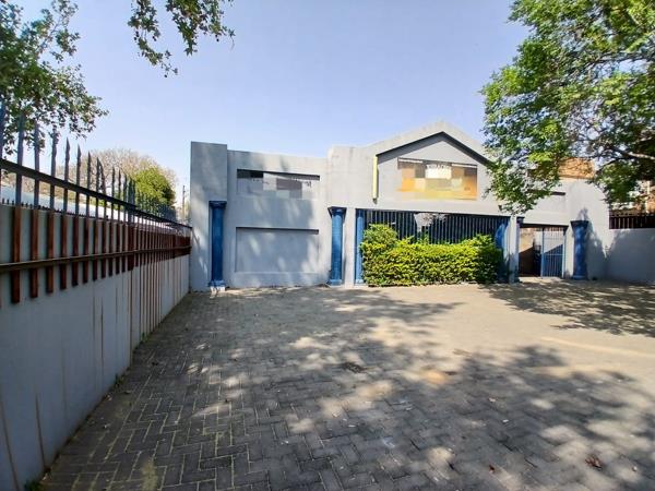 210  m² Commercial space