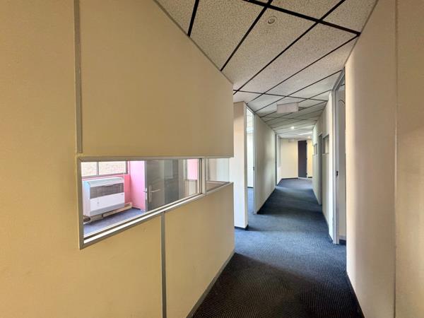 1 076  m² Office Space