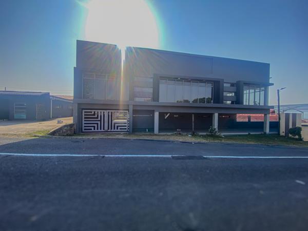 864  m² Commercial space