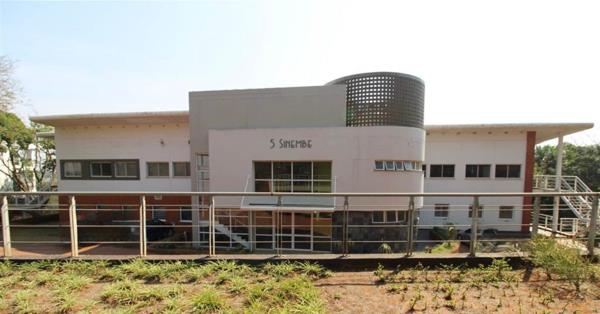 182  m² Commercial space