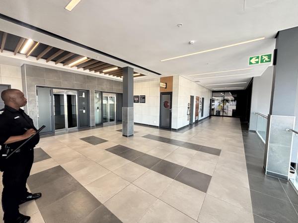 942  m² Commercial space