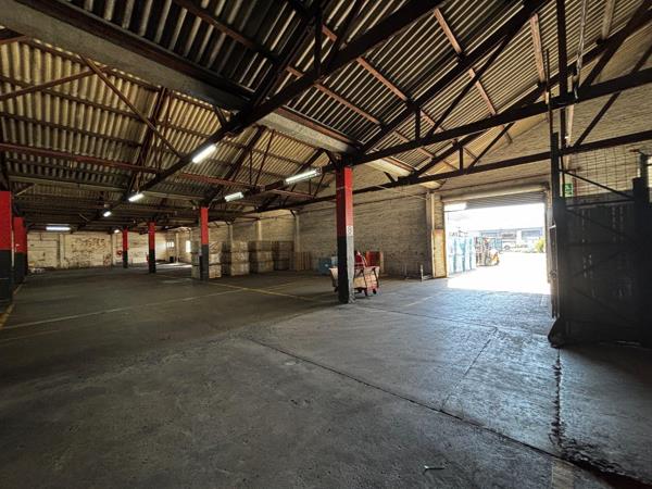 2 105  m² Industrial space