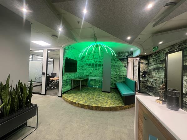 296  m² Commercial space