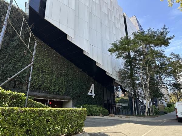 558  m² Commercial space