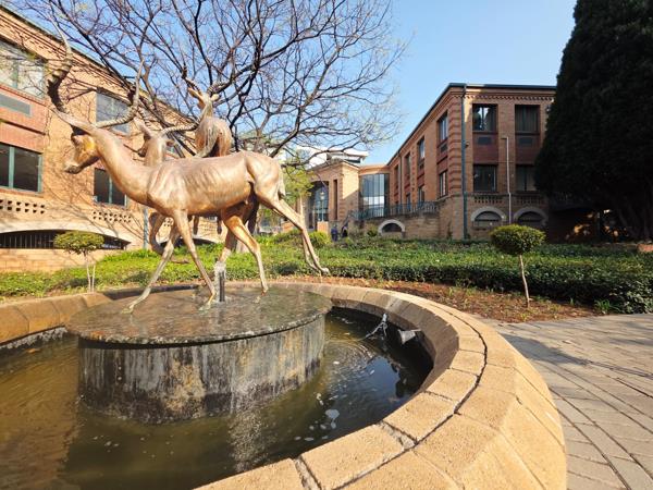 283  m² Commercial space