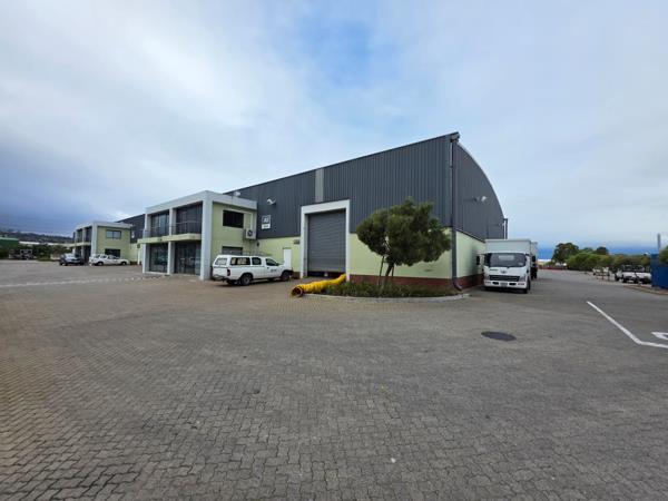348  m² Industrial space