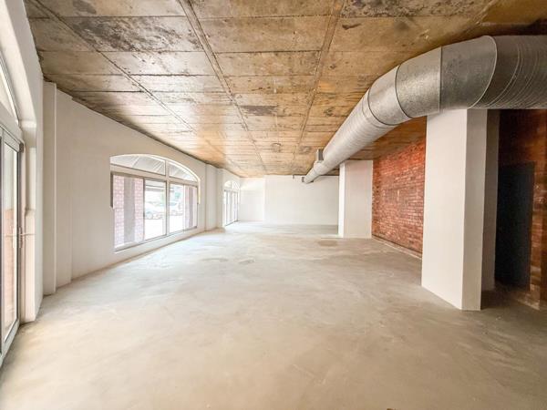 176  m² Retail Space