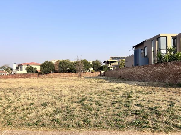 889 m² Land