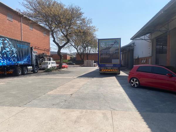 1 105  m² Industrial space