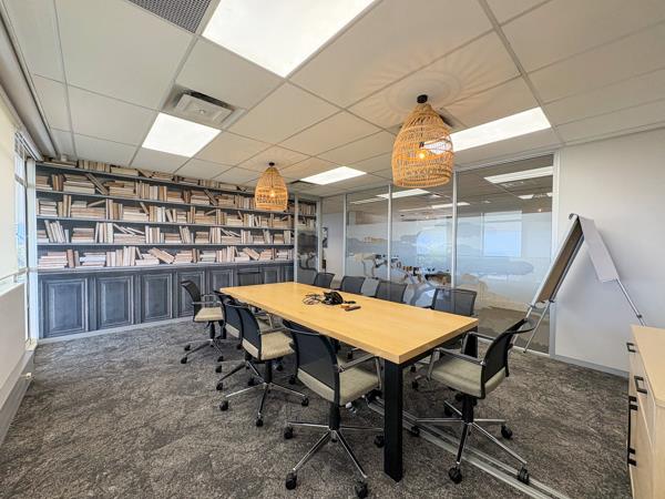 306  m² Commercial space