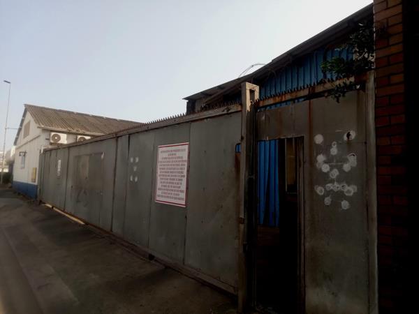 1 100  m² Commercial space