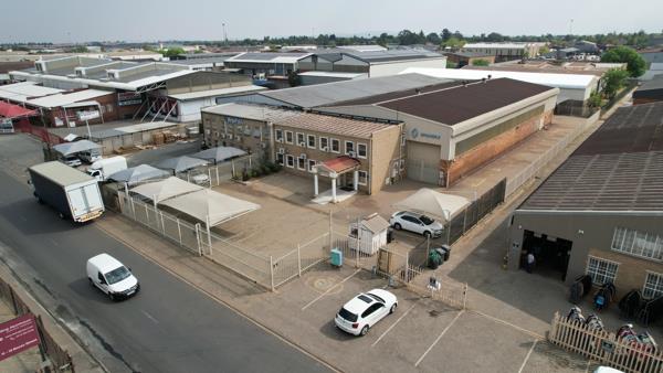 1 250  m² Industrial space