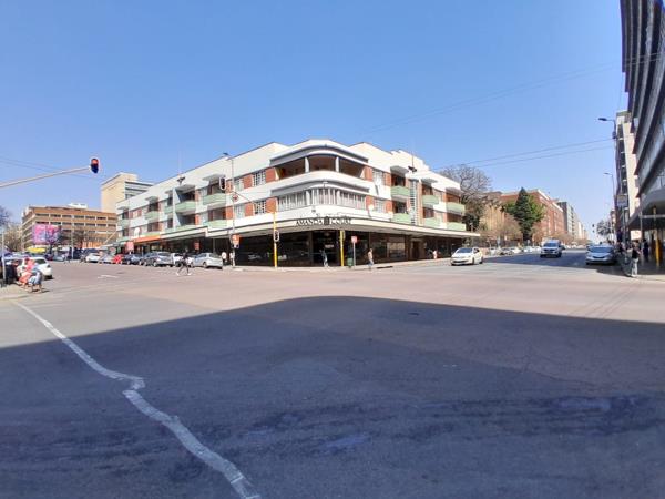 1 130  m² Retail Space