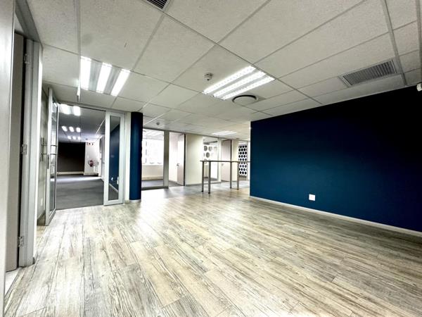 383  m² Office Space
