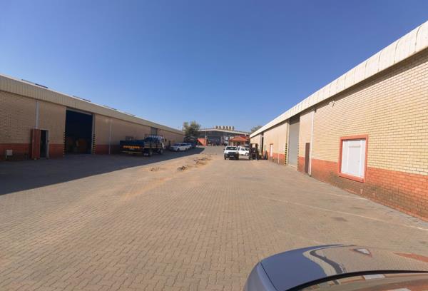 1 800  m² Industrial space