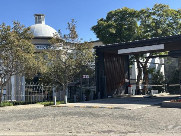 302  m² Commercial space