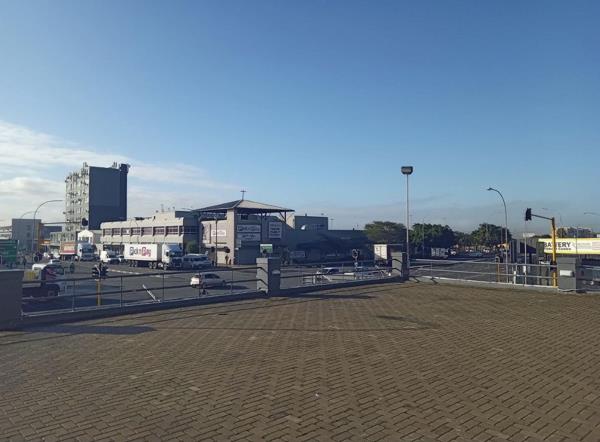 824  m² Commercial space