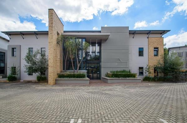 786  m² Commercial space