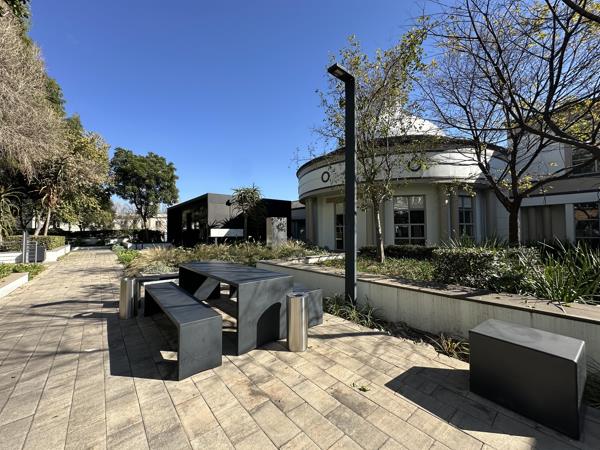 707  m² Commercial space