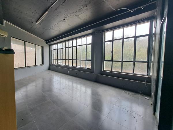 465  m² Commercial space